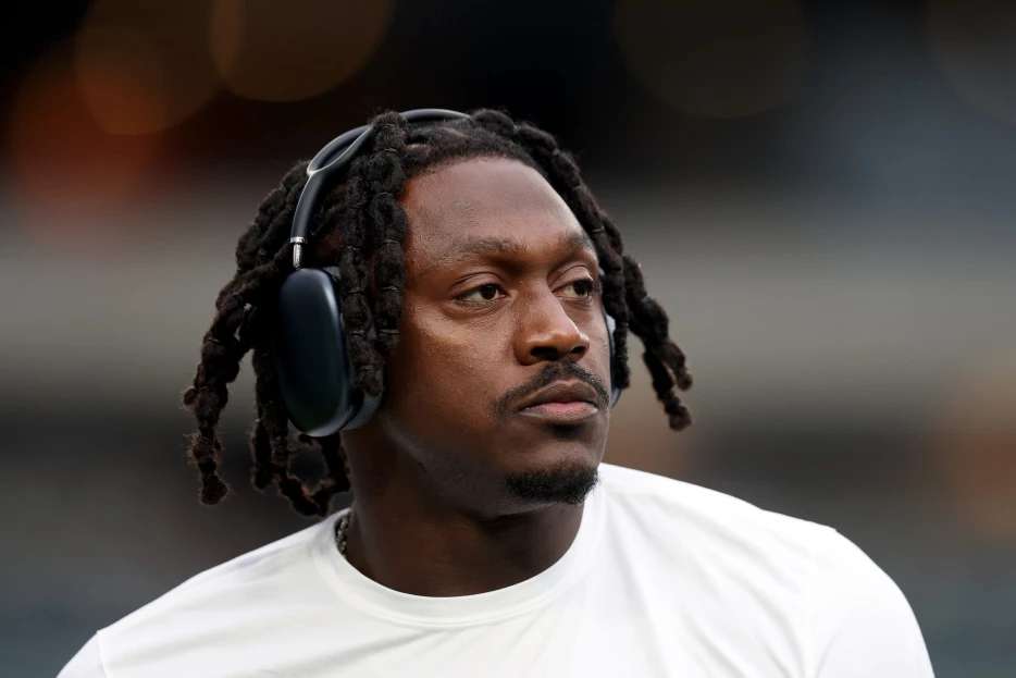 A.J. Brown Names Top 5 WRs In The NFL