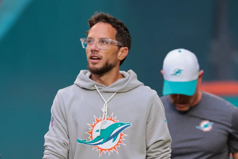 Former NFL Coach Rips ‘Nerd Boy’ Coach as Dolphins Face Must-Win Week 2