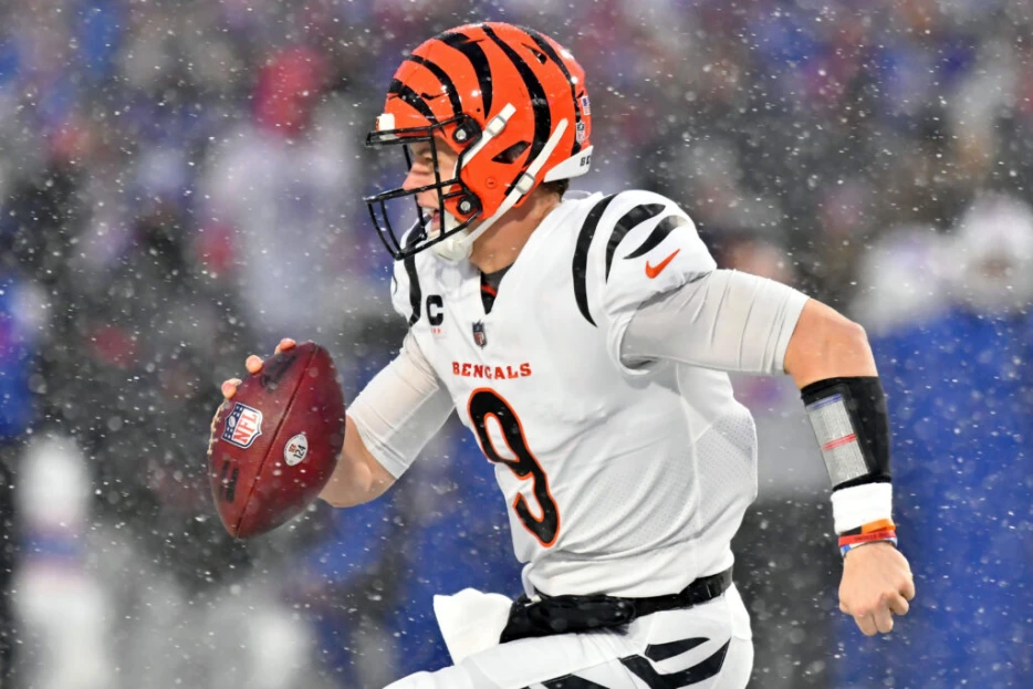 Bengals’ Joe Burrow diagnosed with turf toe after leaving Jaguars game with injury