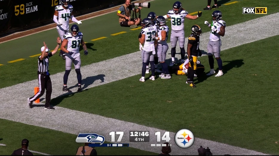 George Holani recovers muffed kick in endzone to extend Seahawks' lead over Steelers | NFL Highlights
