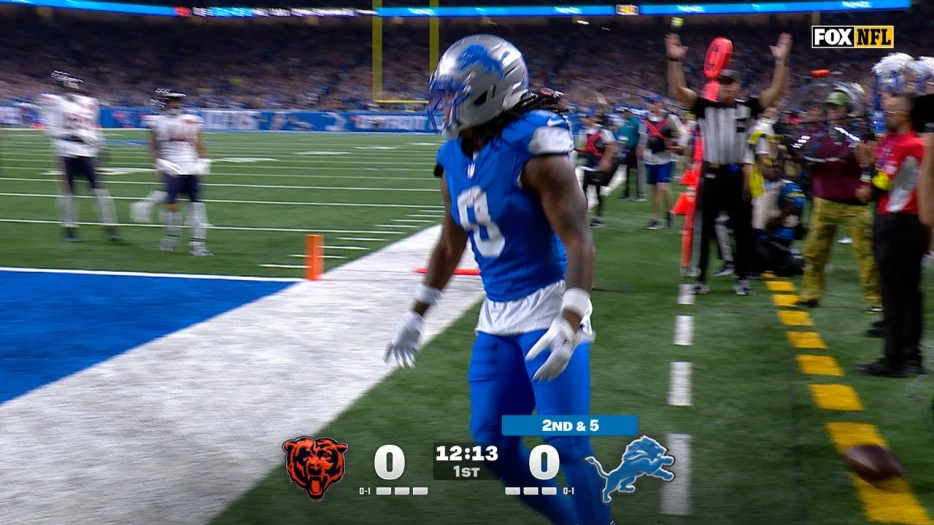 Jahmyr Gibbs rushes for six-yard TD to give Lions a 7-0 lead over Bears