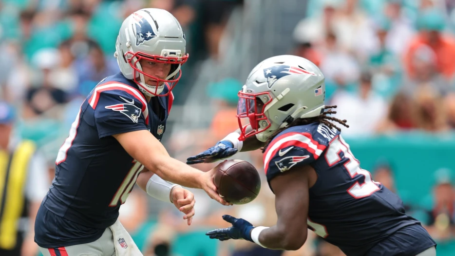 Patriots’ Drake Maye Made This Gesture To Mike Vrabel After Win