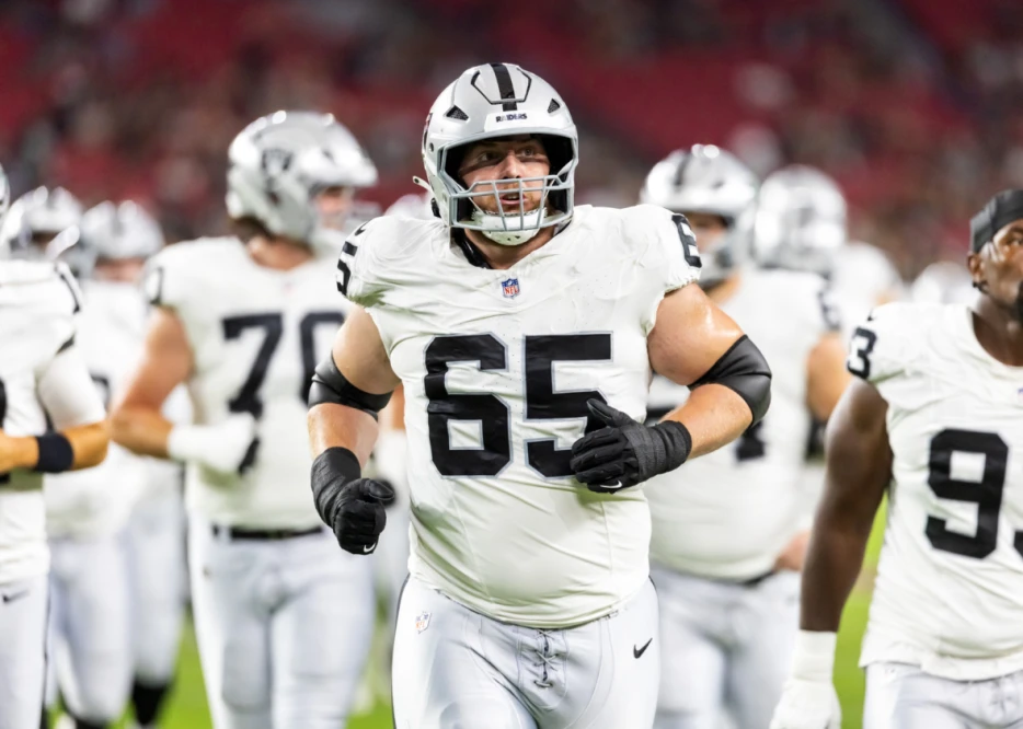 Raiders Daily: A New Starting Guard for Week 2, Brock Bowers Terrific at Practice