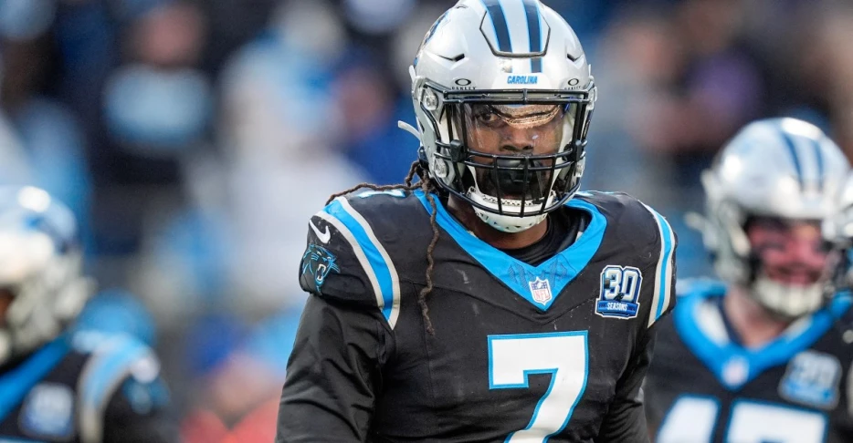Report: Jadeveon Clowney leaves Cowboys facility without contract for now