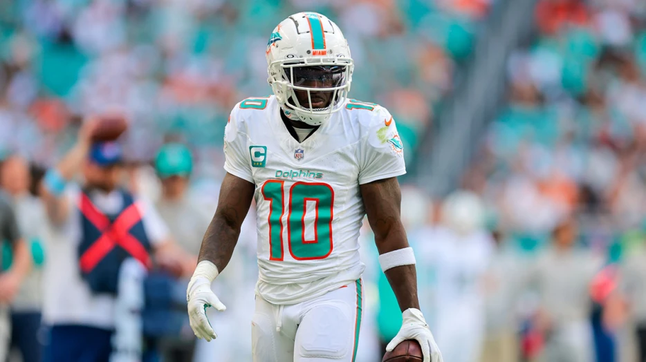Tyreek Hill blames ‘self-inflicted wounds’ after Dolphins lose to Patriots