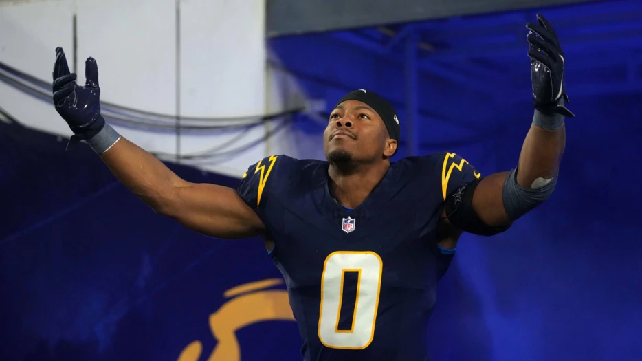 Chargers’ Daiyan Henley questionable for MNF with illness