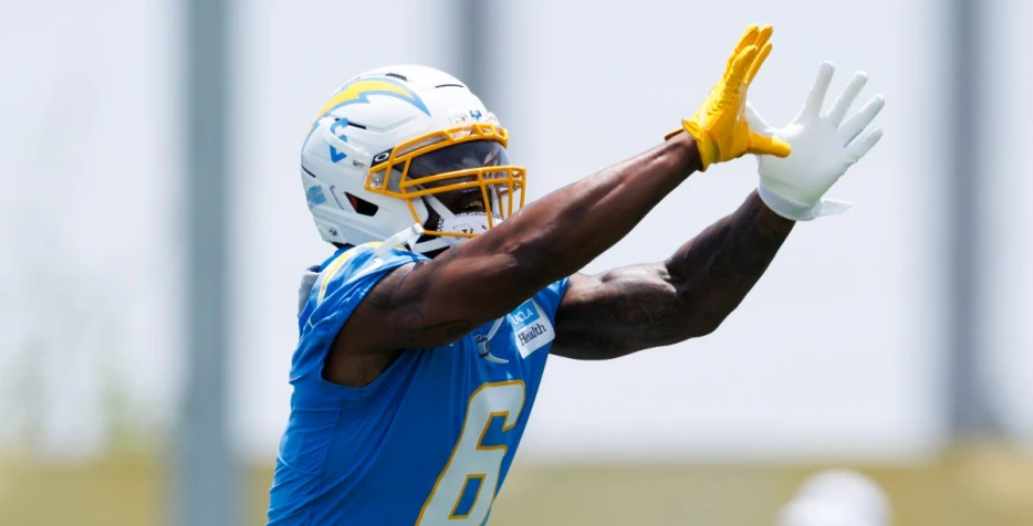 Chargers Place LB Denzel Perryman On IR
