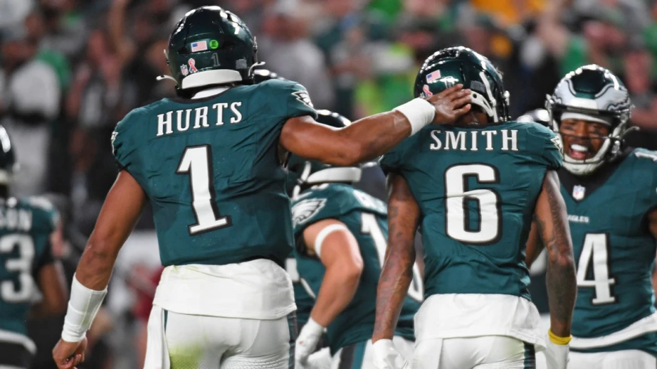 Eagles QB Jalen Hurts drops another bar about DeVonta Smith returning from injury