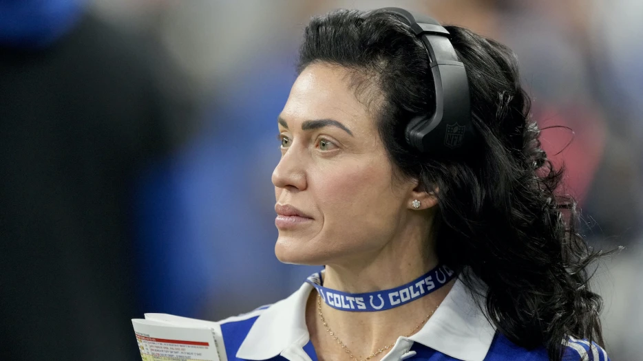 Jim Irsay’s Daughter And New Colts Owner Carlie Irsay-Gordon Spotted On Sidelines Wearing Headphones To Listen To Coaches, Taking Notes Sparks Debate