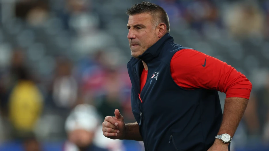 Patriots’ Stefon Diggs Roasts Mike Vrabel After Sideline Scamper During Kick Return TD