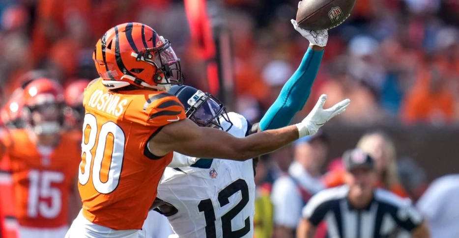 Travis Hunter Tested in First Full Both-Ways Game