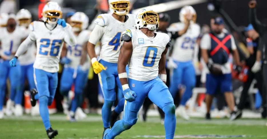 4 winners, 2 losers from Chargers-Raiders: Daiyan Henley fights through illness, authors big-time performance vs. LV