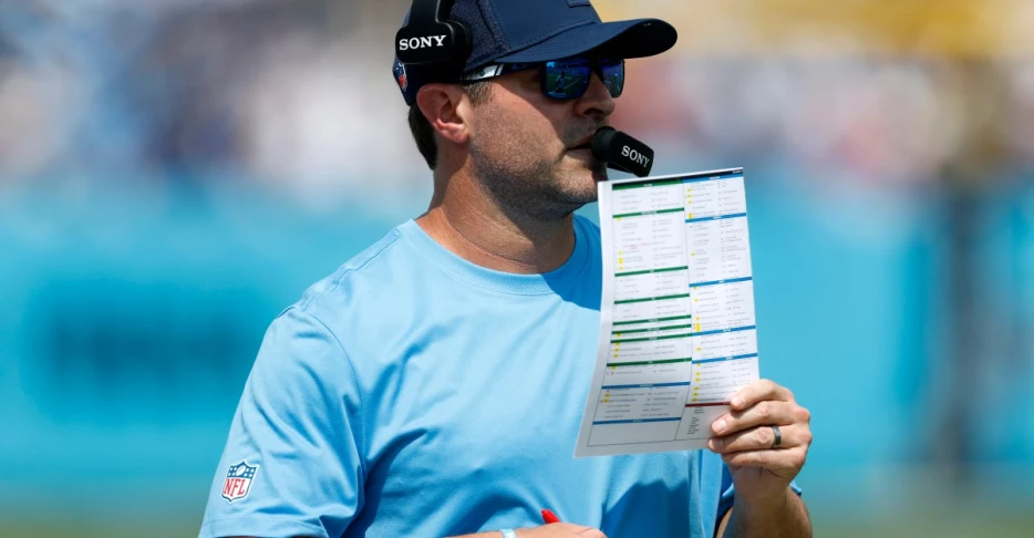 Comparing Titans HC Brian Callahan to Ken Whisenhunt through 19 games