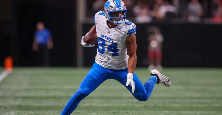 Detroit Lions place Shane Zylstra on IR, elevate 1 player, sign 2