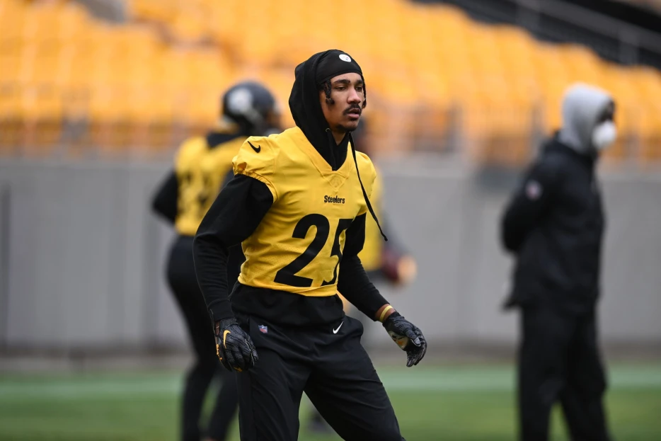 Former Steelers Cornerback Suffers Serious Injury