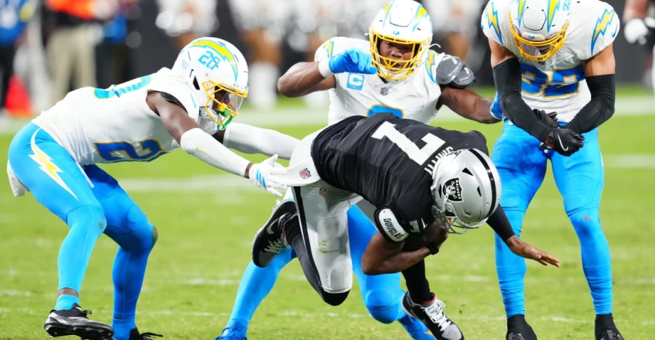 Geno Smith has disastrous Raiders home debut, as Pete Carroll loses to Jim Harbaugh