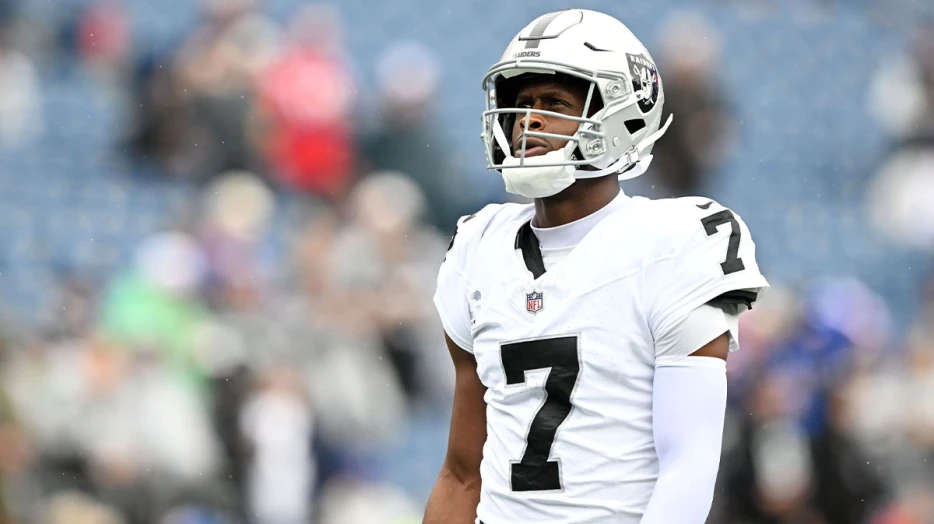 Geno Smith throws brutal interception on first play vs. Chargers