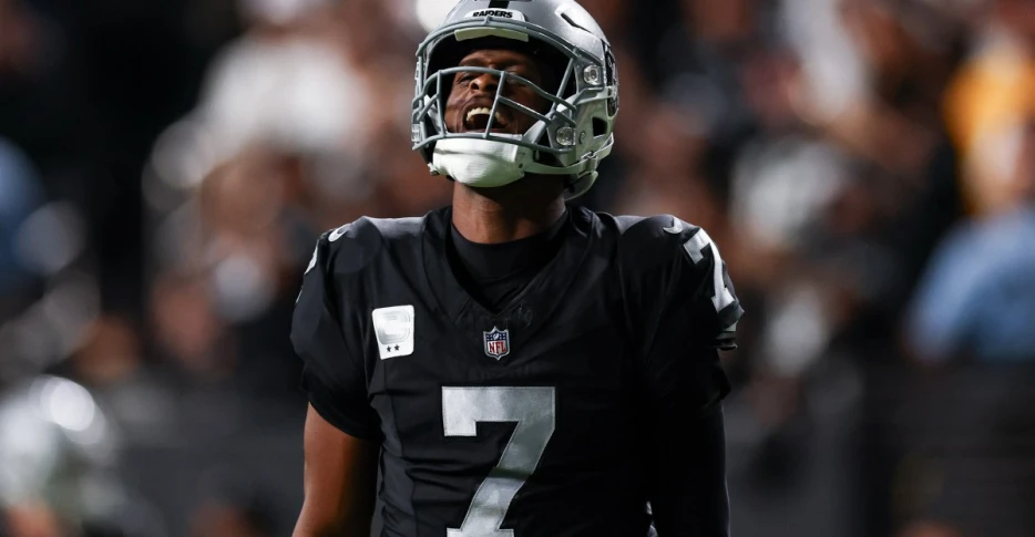 Raiders-Chargers score: Geno Smith has a miserable game
