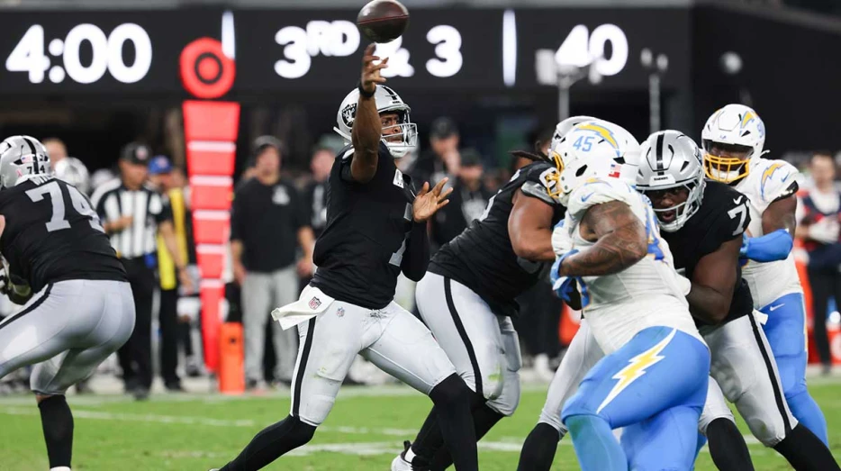 Raiders’ Geno Smith makes guarantee after dreadful 3-INT game vs. Chargers