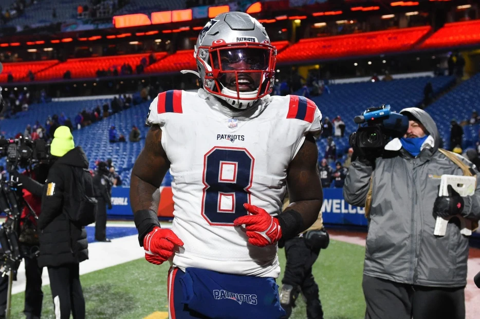 Steelers Hosted LB Ja’Whaun Bentley For Visit, Tried Out 10