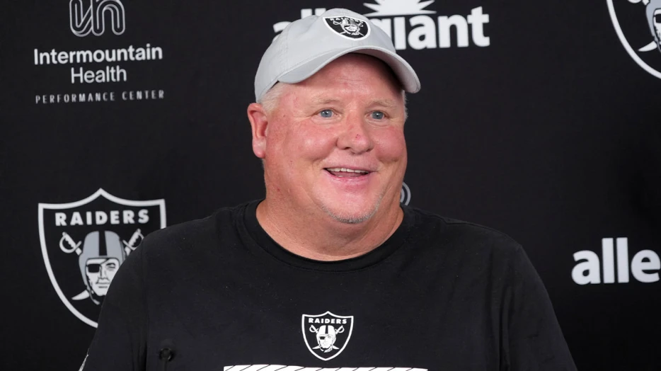 Unusual relationship between Raiders’ Tom Brady, Chip Kelly revealed on MNF broadcast raises eyebrows