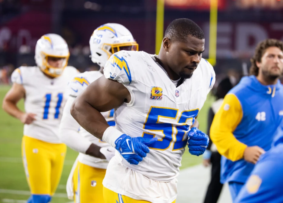 Chargers OLB Khalil Mack Expected Back Soon After Dislocated Elbow