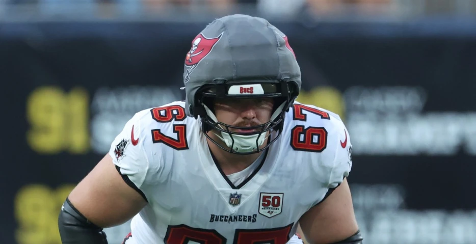 Bucs RT Luke Goedeke to be placed on IR with foot injury
