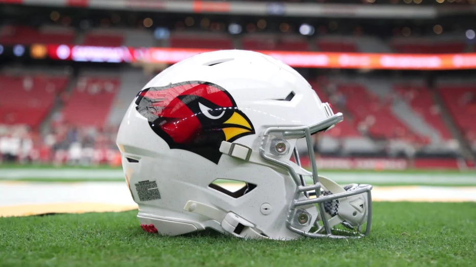 Cardinals sign OL Dohnovan West