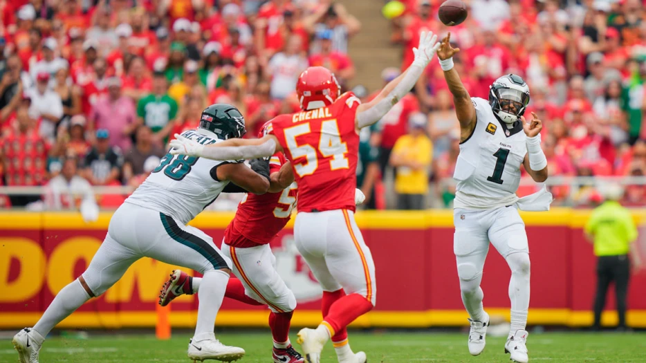 How Steve Spagnuolo’s blitz-happy defense is leaving Chiefs in shambles