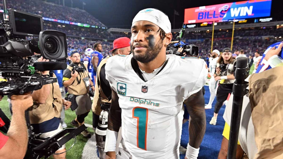 Dolphins’ Mike McDaniel dishes out blame for Tua Tagovailoa’s pivotal interception