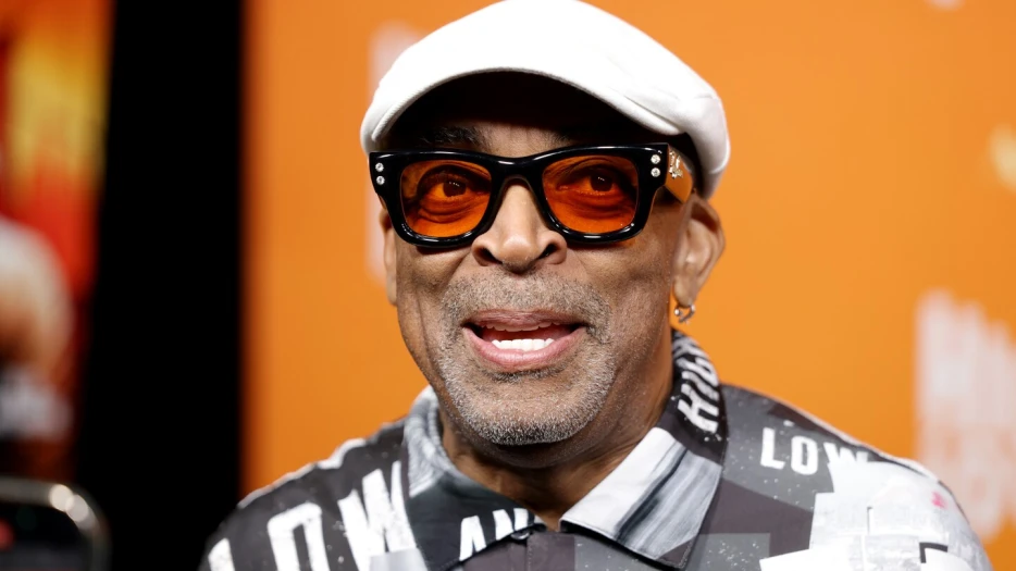 Spike Lee: Colin Kaepernick documentary &quot;fell apart a year ago&quot;