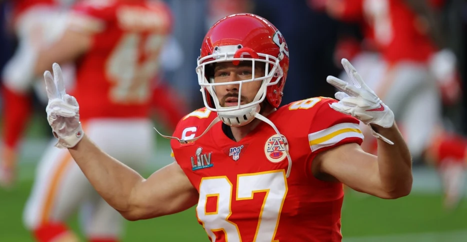 Travis Kelce fined for obscene gestures during loss to Eagles