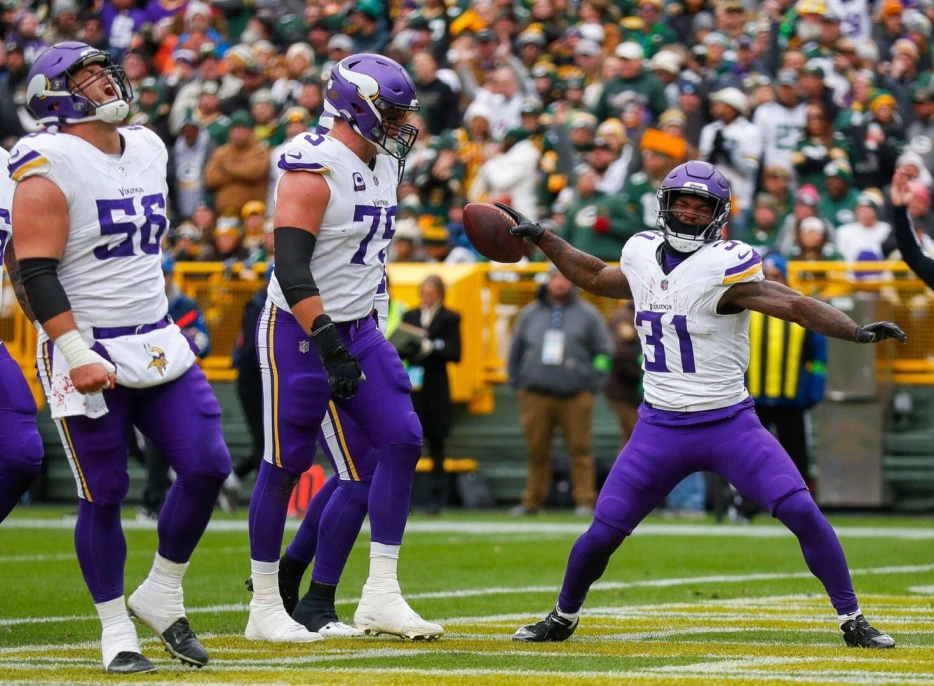 Vikings Elevate Two Players Including RB Cam Akers