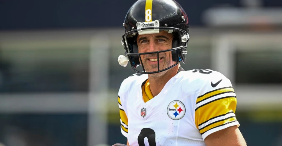 Aaron Rodgers passes Brett Favre on all-time TD pass list