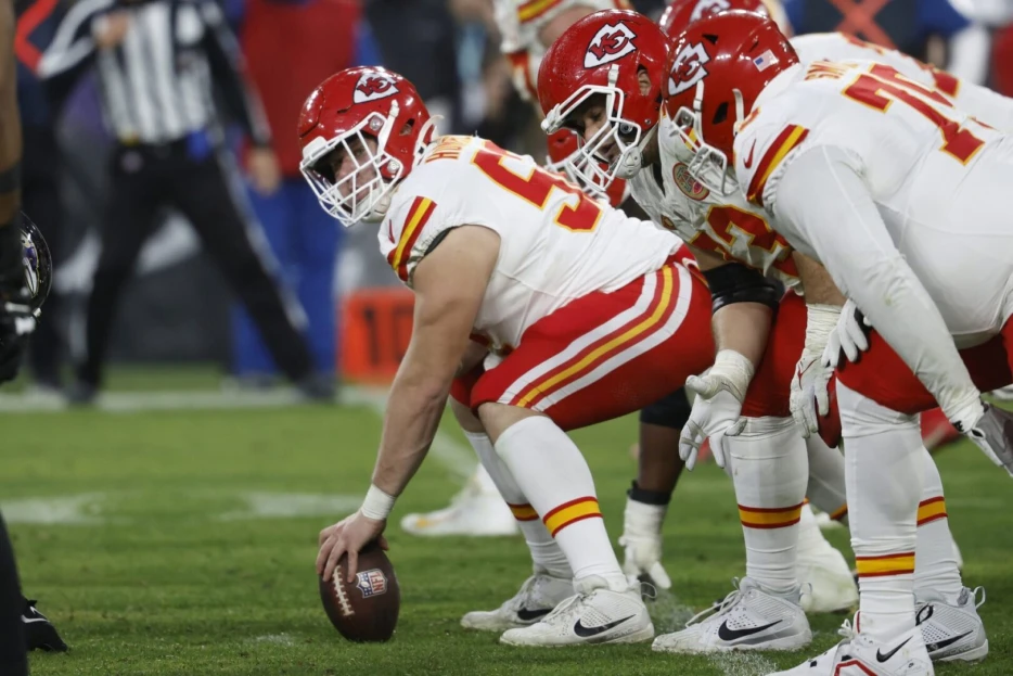 AFC Notes: Creed Humphrey, Derwin James, Broncos, Chargers, Chiefs