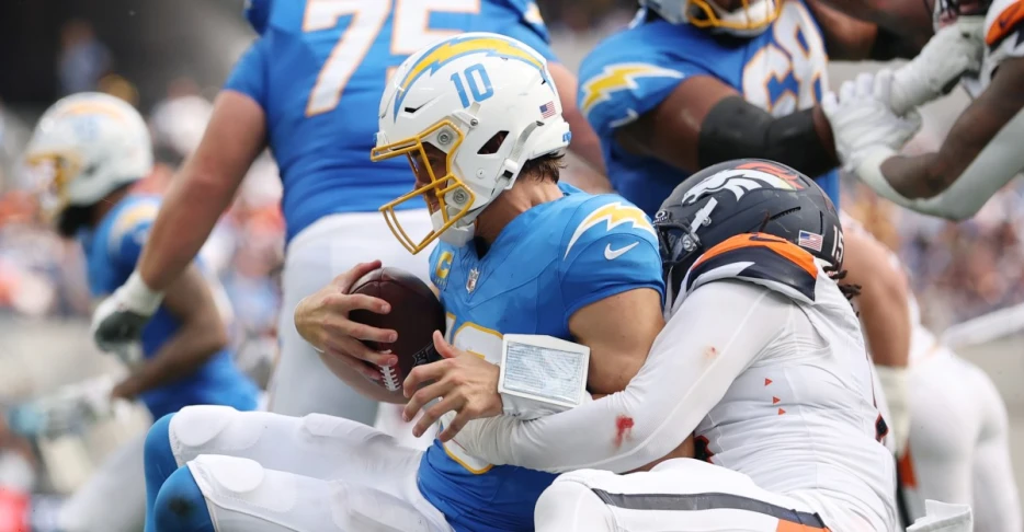 Broncos experience another 4th quarter collapse in loss vs. Chargers