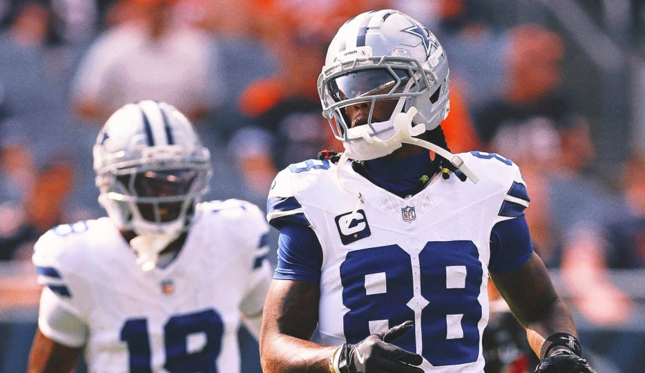 CeeDee Lamb Departs Cowboys vs. Bears Early With Ankle Injury