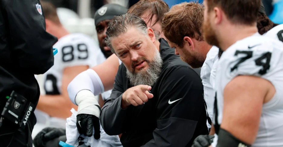 Raiders-Commanders what they’re saying, fans frustrated with offensive line
