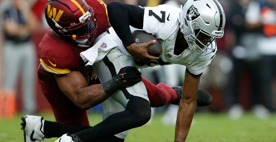Bobby Wagner continues to torment former Seahawks quarterbacks
