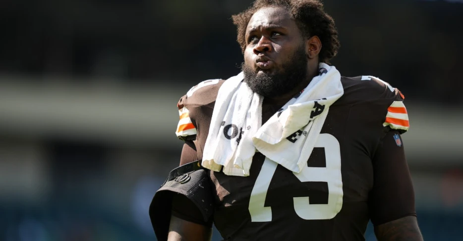 Browns lose O-line starter to season-ending injury