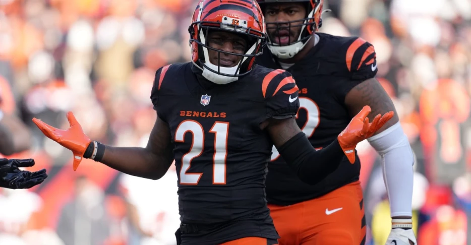 Colts sign Corner Mike Hilton