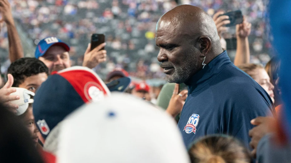 Giants get Lawrence Taylor’s help to troll Taylor Swift vs. Chiefs