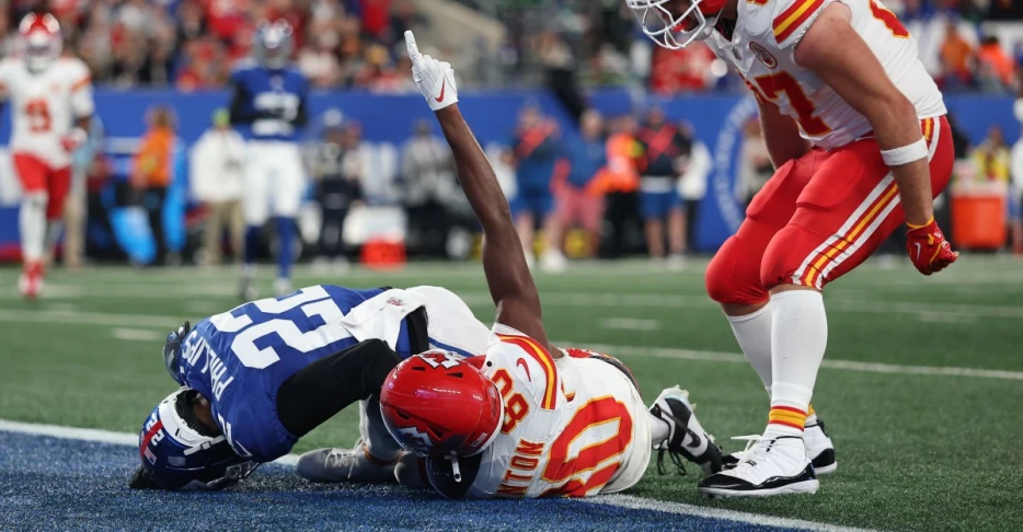 Giants lose to Chiefs 22-9, fall to 0-3