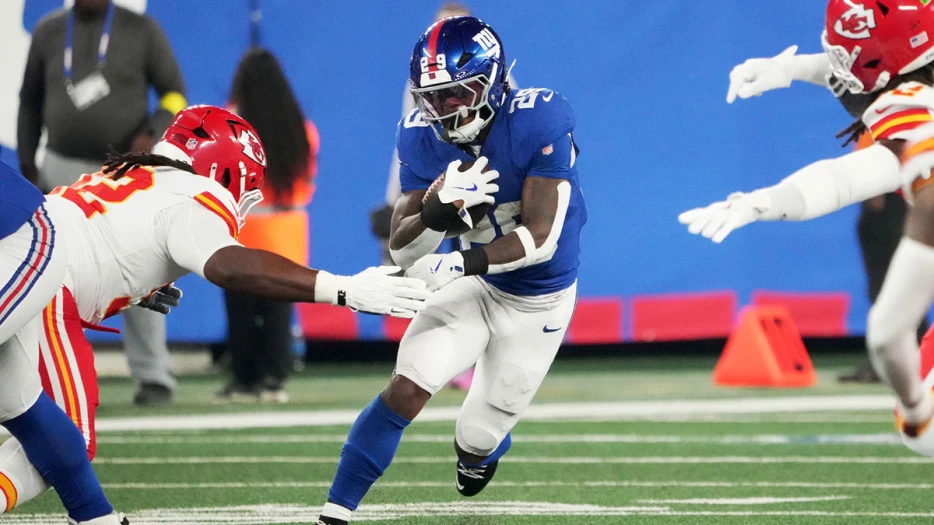 Giants’ Tyrone Tracy leaves Chiefs game with injury concern