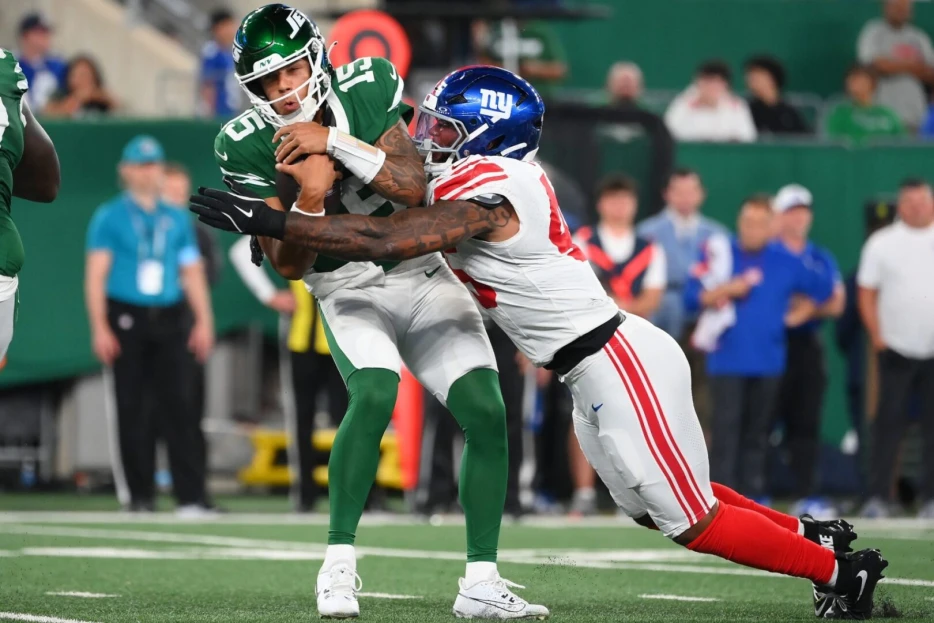 Giants Waiving OLB Tomon Fox