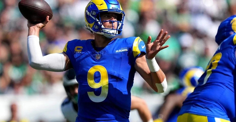 Stafford moves into 9th all-time for career passing touchdowns