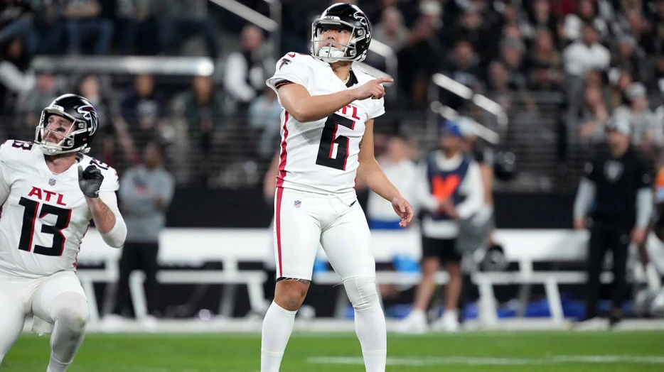 Giants agree to contract with ex-Falcons kicker