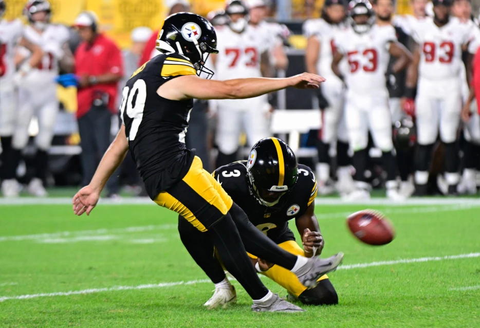Ex-Steelers Standout Kicker Signs with Falcons
