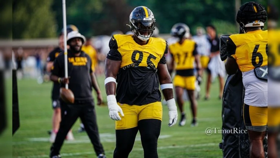Chris Hoke Reveals Why Keeanu Benton’s Struggling