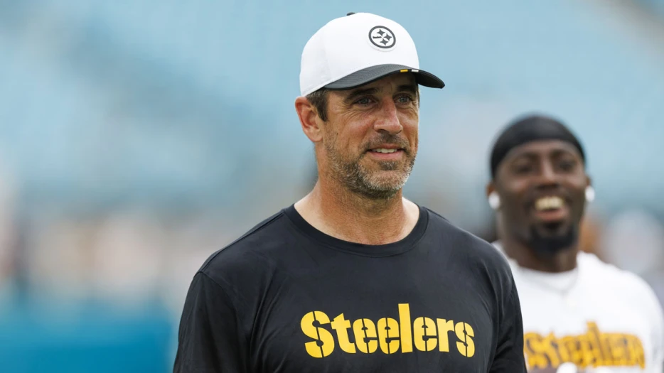 Steelers QB Aaron Rodgers is fired up for an authentic Irish Guinness